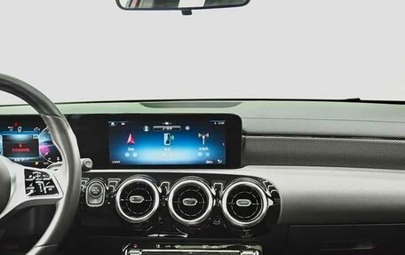 Mercedes-Benz A-Класс, 2024 год, 3 800 000 рублей, 15 фотография