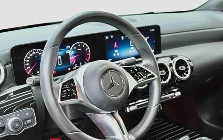 Mercedes-Benz A-Класс, 2024 год, 3 800 000 рублей, 11 фотография