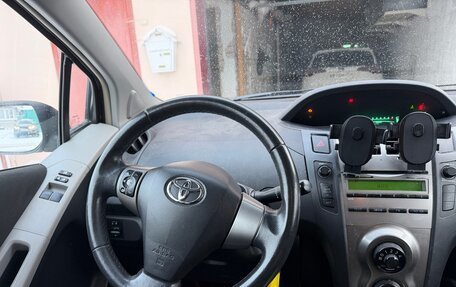 Toyota Yaris III рестайлинг, 2009 год, 670 000 рублей, 6 фотография