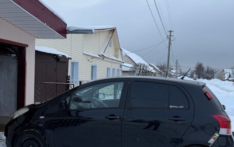 Toyota Yaris III рестайлинг, 2009 год, 670 000 рублей, 2 фотография