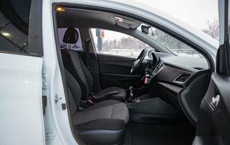 Hyundai Solaris II рестайлинг, 2017 год, 1 000 000 рублей, 11 фотография