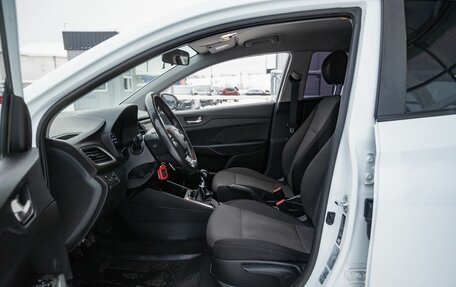 Hyundai Solaris II рестайлинг, 2017 год, 1 000 000 рублей, 12 фотография