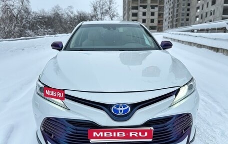 Toyota Camry, 2018 год, 2 350 000 рублей, 5 фотография