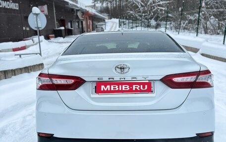 Toyota Camry, 2018 год, 2 350 000 рублей, 3 фотография