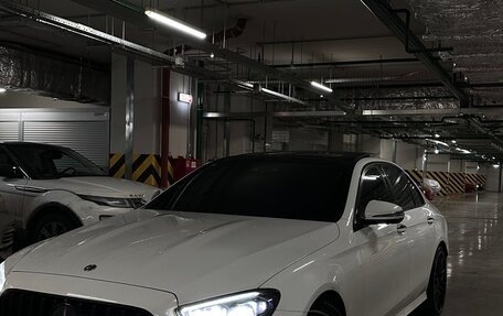 Mercedes-Benz E-Класс, 2022 год, 6 000 000 рублей, 3 фотография