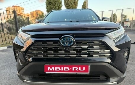 Toyota RAV4, 2019 год, 3 650 000 рублей, 1 фотография