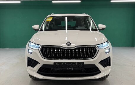 Skoda Kodiaq I, 2025 год, 4 390 000 рублей, 3 фотография