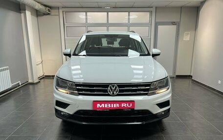 Volkswagen Tiguan II, 2018 год, 2 290 000 рублей, 2 фотография