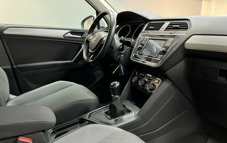 Volkswagen Tiguan II, 2018 год, 2 290 000 рублей, 17 фотография