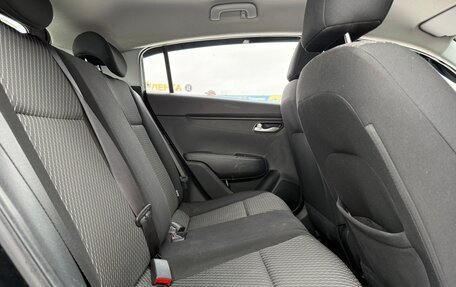 KIA Rio IV, 2018 год, 1 370 000 рублей, 4 фотография