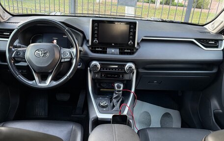 Toyota RAV4, 2019 год, 3 650 000 рублей, 12 фотография