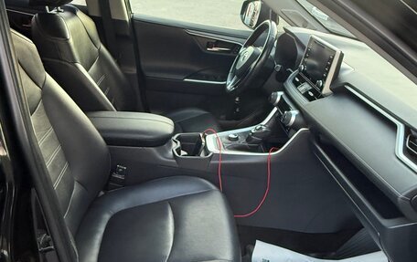 Toyota RAV4, 2019 год, 3 650 000 рублей, 8 фотография