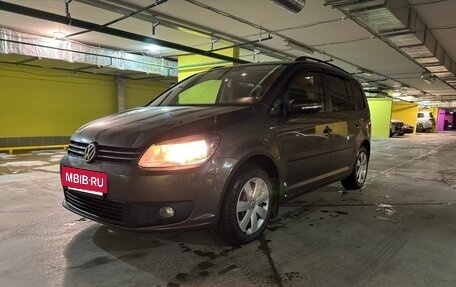 Volkswagen Touran III, 2013 год, 1 170 000 рублей, 2 фотография
