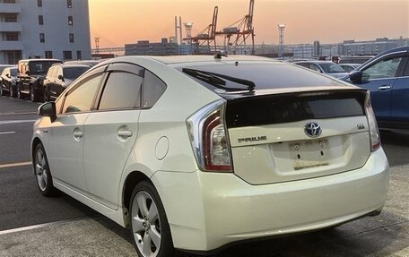 Toyota Prius, 2015 год, 1 300 000 рублей, 2 фотография