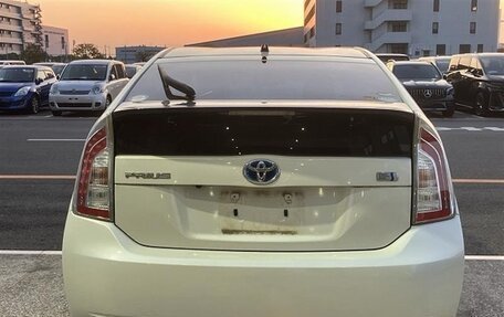 Toyota Prius, 2015 год, 1 300 000 рублей, 3 фотография