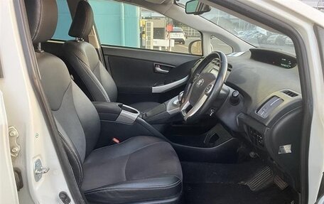 Toyota Prius, 2015 год, 1 300 000 рублей, 8 фотография