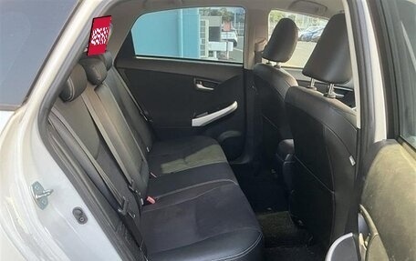 Toyota Prius, 2015 год, 1 300 000 рублей, 12 фотография