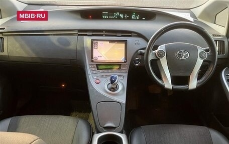 Toyota Prius, 2015 год, 1 300 000 рублей, 10 фотография