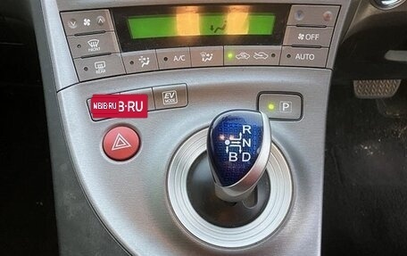 Toyota Prius, 2015 год, 1 300 000 рублей, 11 фотография