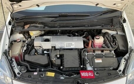 Toyota Prius, 2015 год, 1 300 000 рублей, 7 фотография