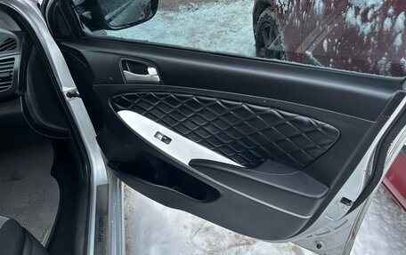 Hyundai Solaris II рестайлинг, 2011 год, 680 000 рублей, 4 фотография