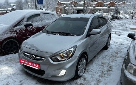 Hyundai Solaris II рестайлинг, 2011 год, 680 000 рублей, 2 фотография