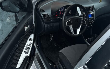 Hyundai Solaris II рестайлинг, 2011 год, 680 000 рублей, 10 фотография