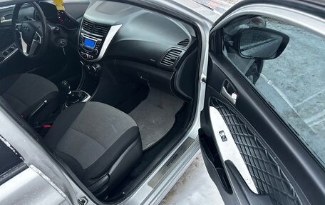 Hyundai Solaris II рестайлинг, 2011 год, 680 000 рублей, 13 фотография