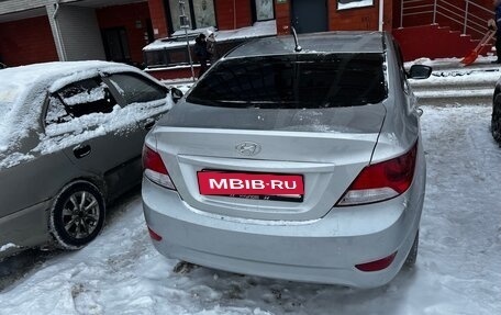 Hyundai Solaris II рестайлинг, 2011 год, 680 000 рублей, 17 фотография