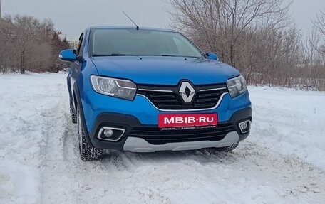 Renault Logan II, 2019 год, 843 000 рублей, 40 фотография