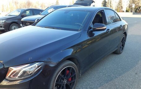 Mercedes-Benz E-Класс, 2019 год, 3 200 000 рублей, 1 фотография