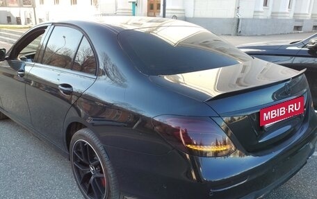 Mercedes-Benz E-Класс, 2019 год, 3 200 000 рублей, 3 фотография