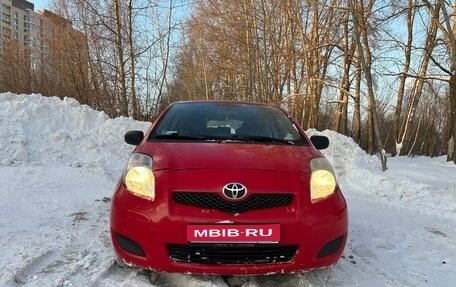 Toyota Yaris III рестайлинг, 2010 год, 418 000 рублей, 1 фотография