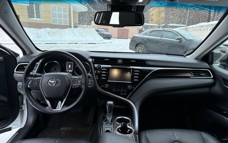 Toyota Camry, 2020 год, 3 150 000 рублей, 10 фотография
