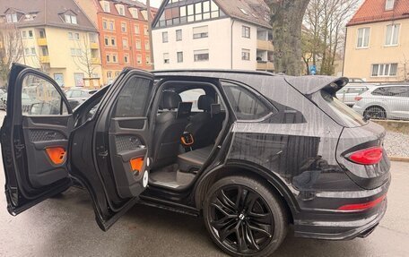 Bentley Bentayga I, 2025 год, 39 500 000 рублей, 3 фотография