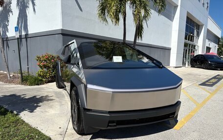 Tesla Cybertruck, 2026 год, 24 000 000 рублей, 3 фотография