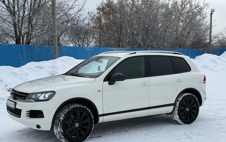 Volkswagen Touareg III, 2011 год, 2 380 000 рублей, 3 фотография