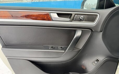 Volkswagen Touareg III, 2011 год, 2 380 000 рублей, 11 фотография