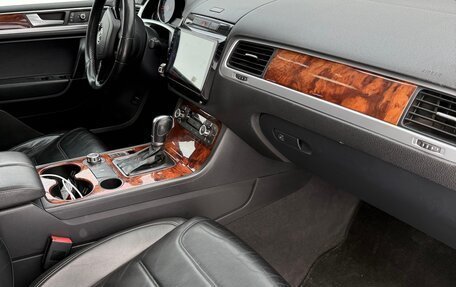 Volkswagen Touareg III, 2011 год, 2 380 000 рублей, 15 фотография