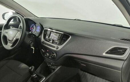 Hyundai Solaris II рестайлинг, 2017 год, 1 090 000 рублей, 12 фотография