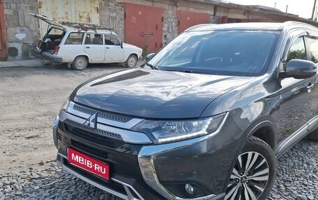 Mitsubishi Outlander III рестайлинг 3, 2018 год, 2 400 000 рублей, 1 фотография