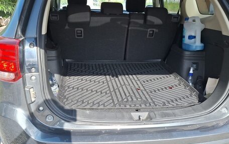 Mitsubishi Outlander III рестайлинг 3, 2018 год, 2 400 000 рублей, 8 фотография