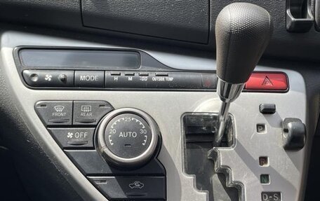 Toyota ISis I, 2017 год, 1 050 000 рублей, 15 фотография