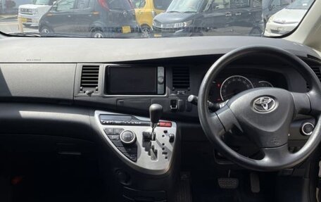 Toyota ISis I, 2017 год, 1 050 000 рублей, 12 фотография