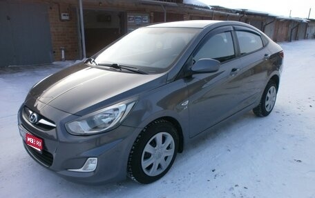 Hyundai Solaris II рестайлинг, 2011 год, 860 000 рублей, 1 фотография