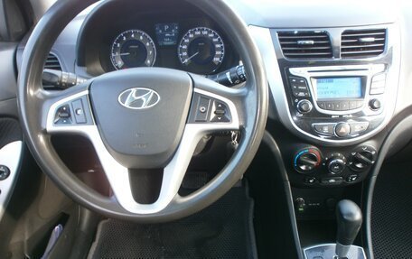 Hyundai Solaris II рестайлинг, 2011 год, 860 000 рублей, 31 фотография