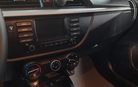 KIA Rio IV, 2018 год, 1 250 000 рублей, 6 фотография