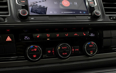 Volkswagen Caravelle T6 рестайлинг, 2019 год, 3 400 000 рублей, 19 фотография