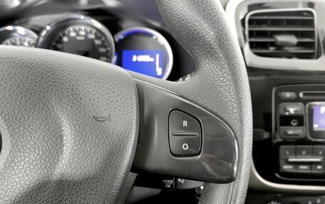 Renault Logan II, 2015 год, 960 000 рублей, 11 фотография