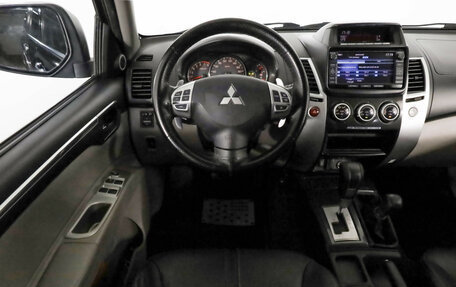 Mitsubishi Pajero Sport II рестайлинг, 2015 год, 1 949 000 рублей, 11 фотография